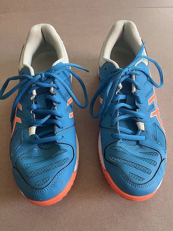 Herrenschuhe: Hallenschuhe Asics 39.5 – Gebraucht aus Luzern von La_Favorita 1