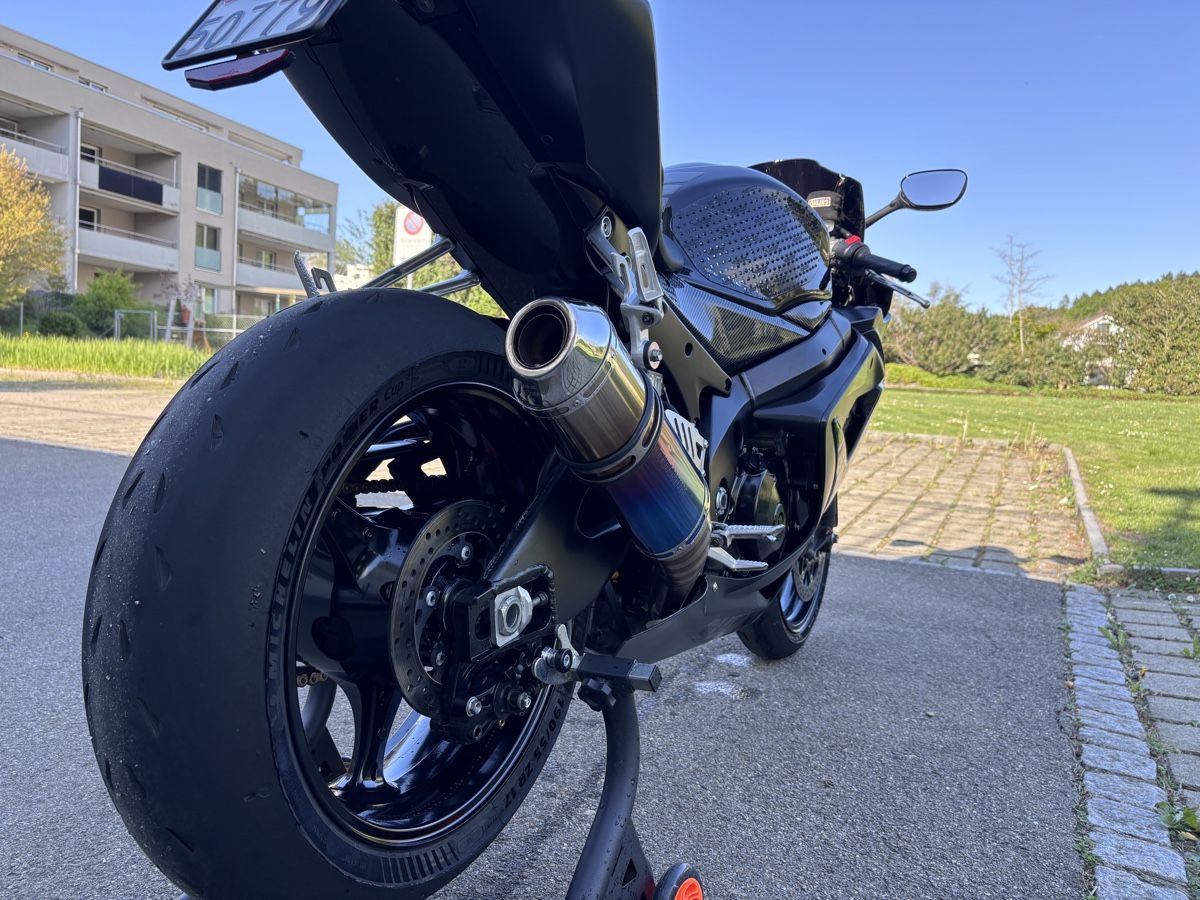 Suzuki Strada: SUZUKI GSX-R1000 K5/K6 – Usato da Rossrüti venduto da PRAG90 3
