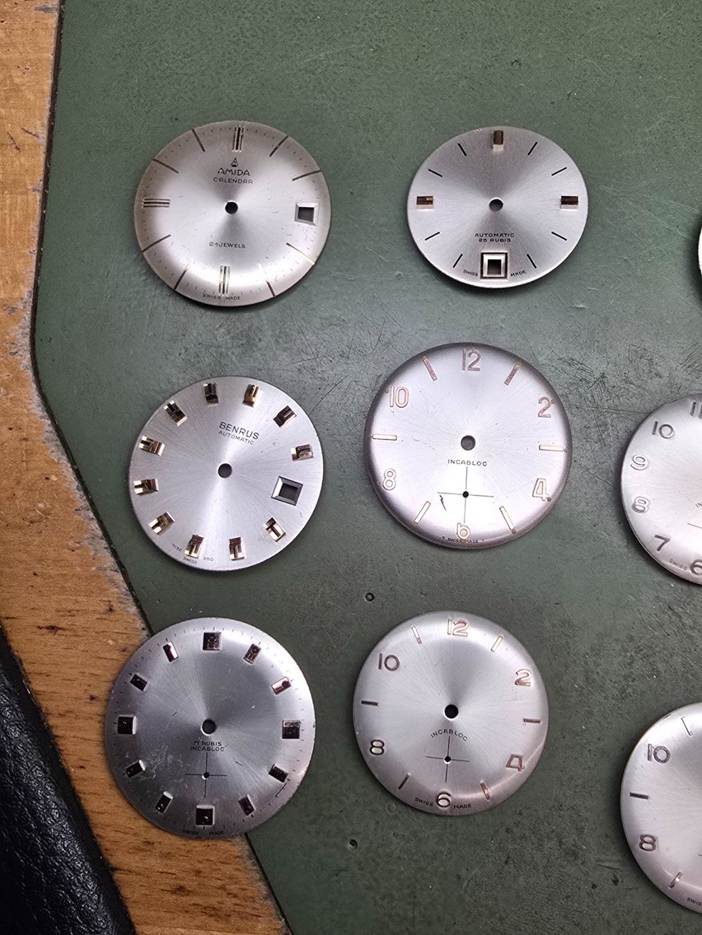 Orologi: Lot de 17 cadran divers – Usato da Tramelan venduto da Nirdan 1