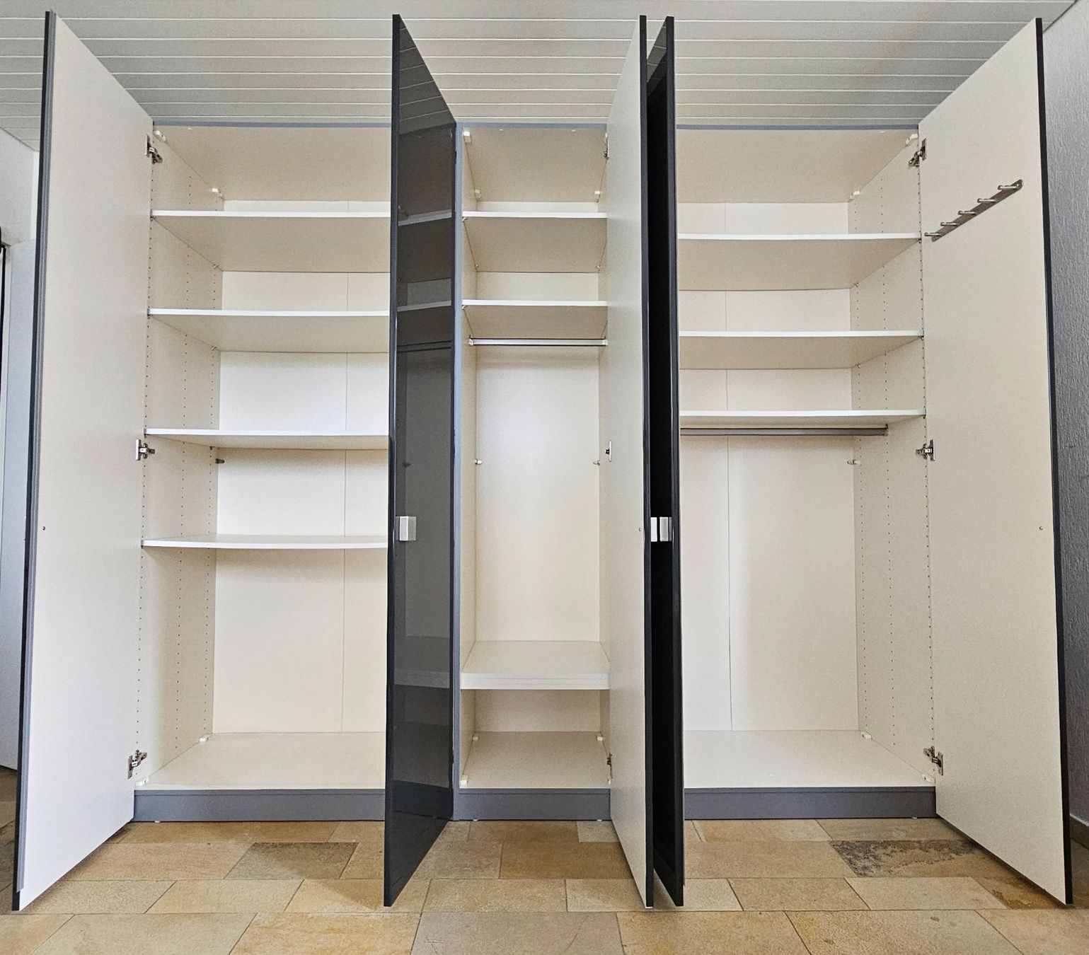 Jutzler Schränke: Jutzeler Schrank – Gebraucht aus Solothurn von yoganer