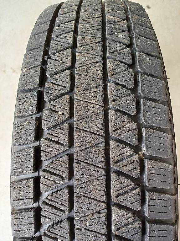 Bridgestone Pneus & Roues: Winterpneu 205 80 16 C – D'occasion à Roggwil BE par mosquito69 4