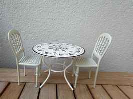 Puppenhaus - Metalltisch mit zwei Stühlen - passt zu Maileg