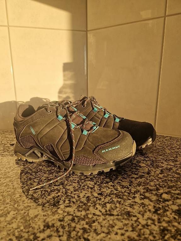 Damenschuhe: Trekkingschuhe Gr.38 – Gebraucht aus Schlieren von sinjadecrom