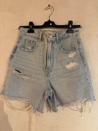 Shorts Stradivarius denim bleu taille 36 état neuf