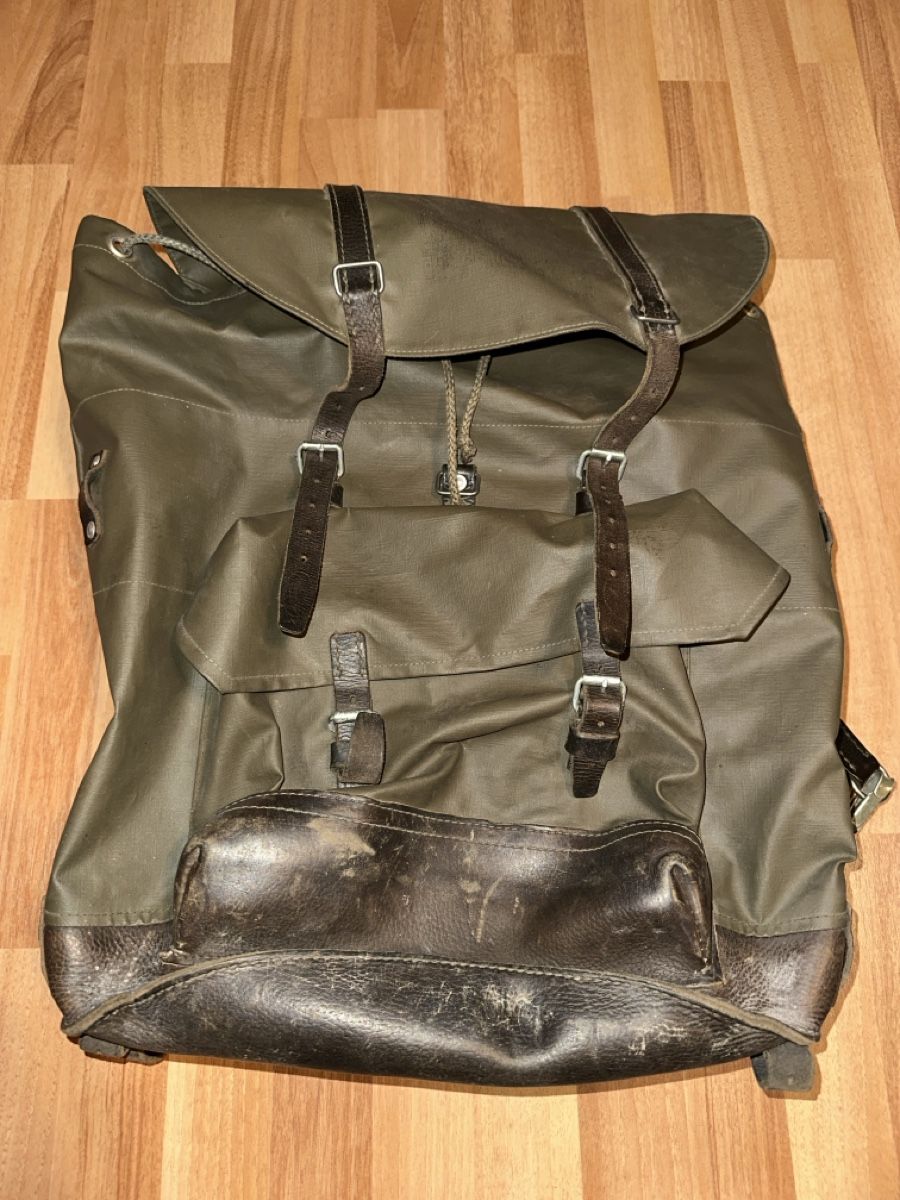 Schweizer Armee Zaini: Schweizer Armee Rucksack 55x42cm – Usato da St. Gallen venduto da mai_2lcj
