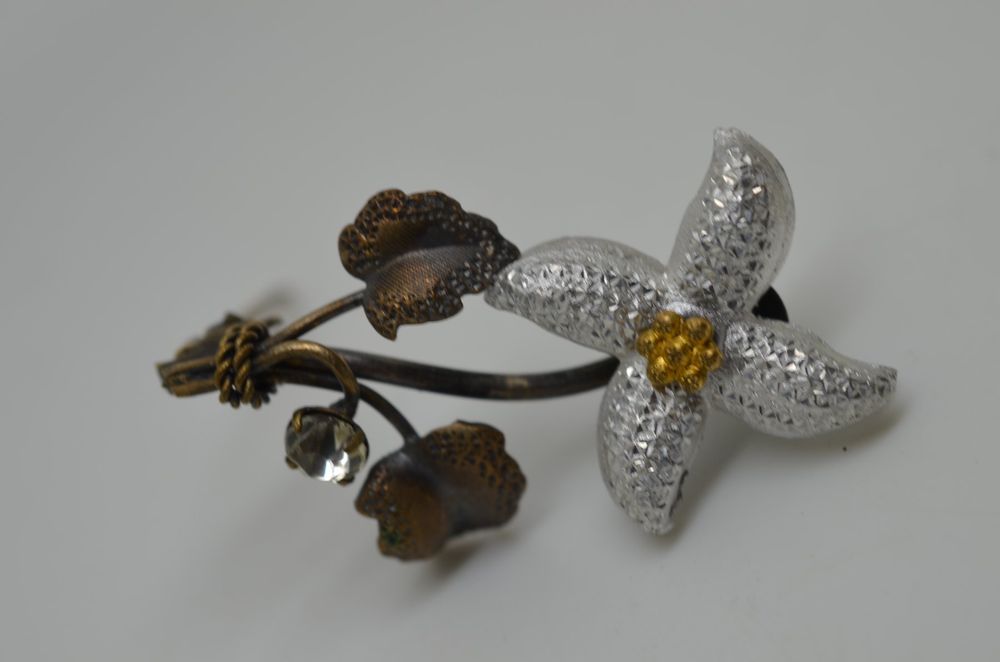 Broche Ancienne Goldcrest Fleurs - Occasion, Style Vintage, Parfaite Pour Collectionneurs
