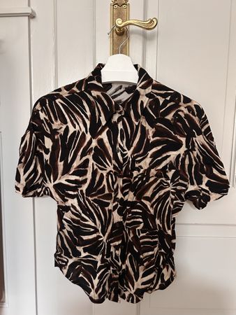 Sommer Bluse von Mango mit speziellem Muster, Gr. S