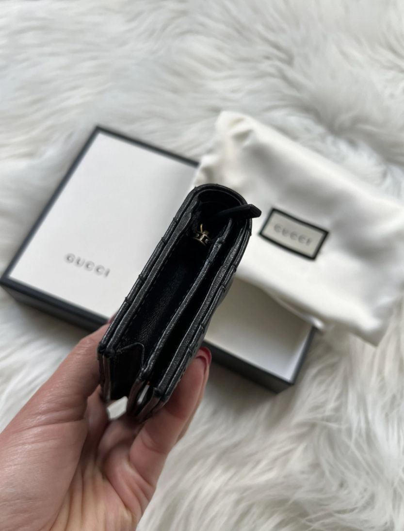Gucci Portamonete: Gucci Marmont Leather Wallet Black, Compact Size – Nuovo (secondo la descrizione) da Erlenbach ZH venduto da adk_6c6x 9