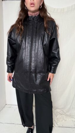Vintage 90s Black leather jacket with zipper closure