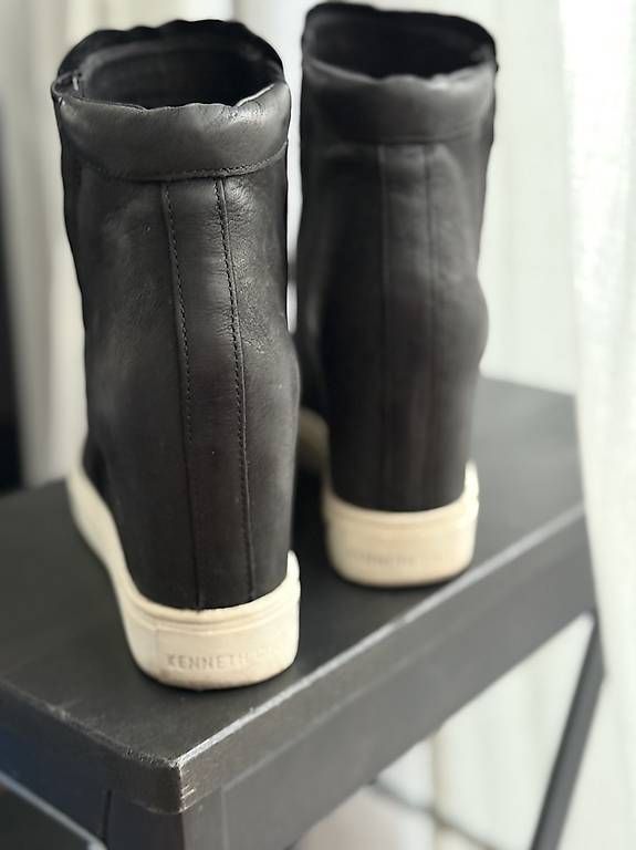Scarpe da donna: Nubukstiefel Kenneth Cole - Größe 37,5 – Usato da Zürich venduto da YanaZam 2