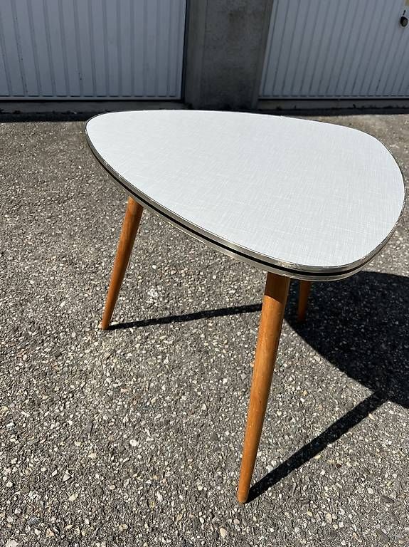 Tavoli: Table tripode vintage Formica – Usato da Rochefort venduto da matold 3