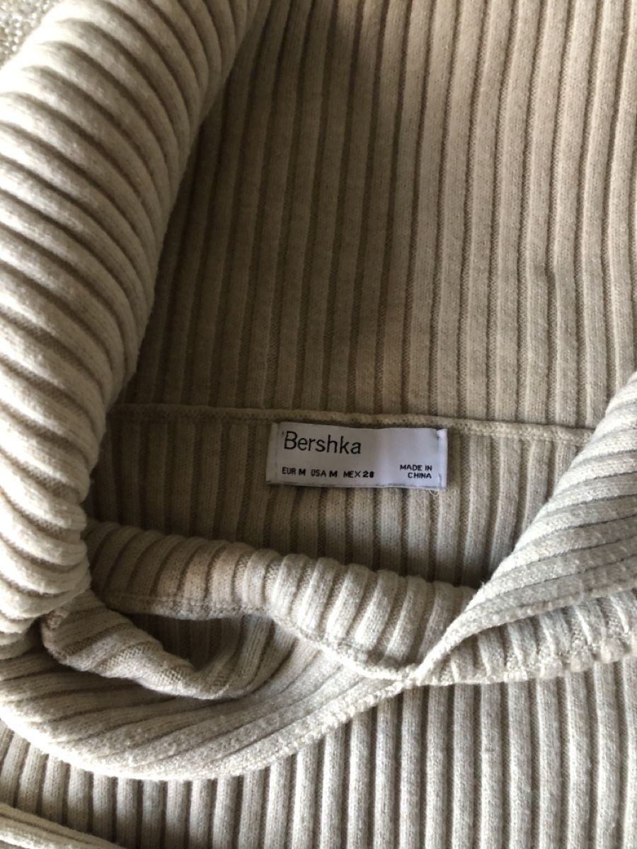 Bershka Maglioni & Felpe: Off Shoulder Pullover von Bershka – Usato da Zürich venduto da aurelia_nater 2