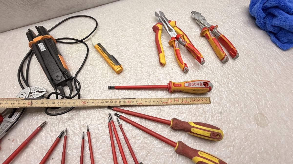 Tutti gli attrezzi: Elektriker Werkzeug stromer Set 1000 volt – Usato da Rotkreuz venduto da perlengott 6