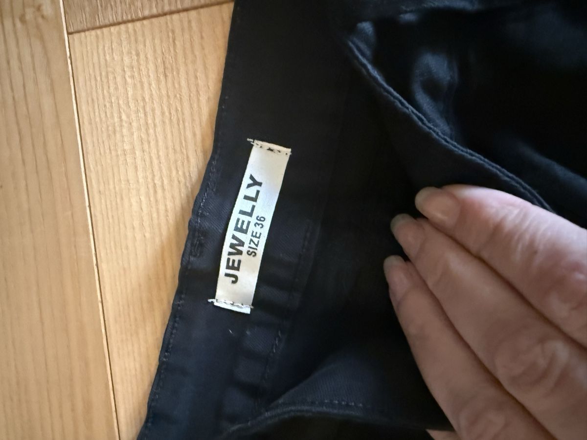 Pantaloni: Shorts – Nuovo (secondo la descrizione) da Itingen venduto da jessi811 1