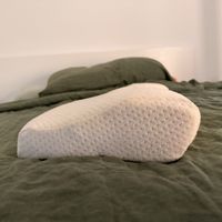 Ergonomisches Kissen Memory Schaum weiss guter Zustand