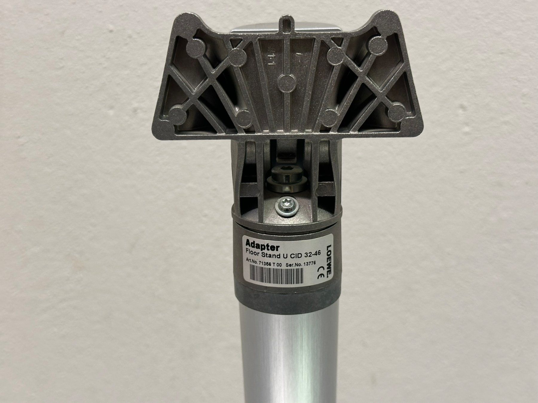 Supporti a parete: Loewe Floor Stand Connect-ID 32-46" – Usato da Hochdorf venduto da av-electronics 2