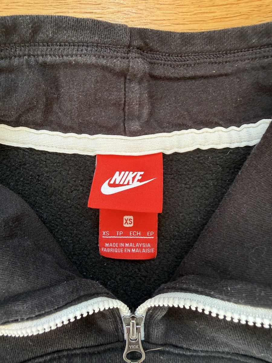 Nike Maglioni & Felpe: Nike Pullover schwarz Grösse XS – Usato da Zollikofen venduto da mara_2002 1