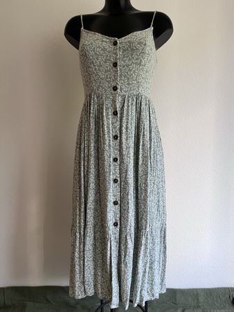 Kleid aus Viskose Grösse 34 neuwertig