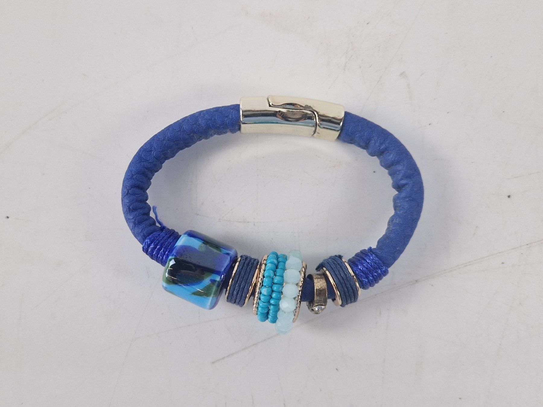 Armbänder & -reifen: Blaues Armband – Gebraucht aus Muhen von Restwert_Muhen
