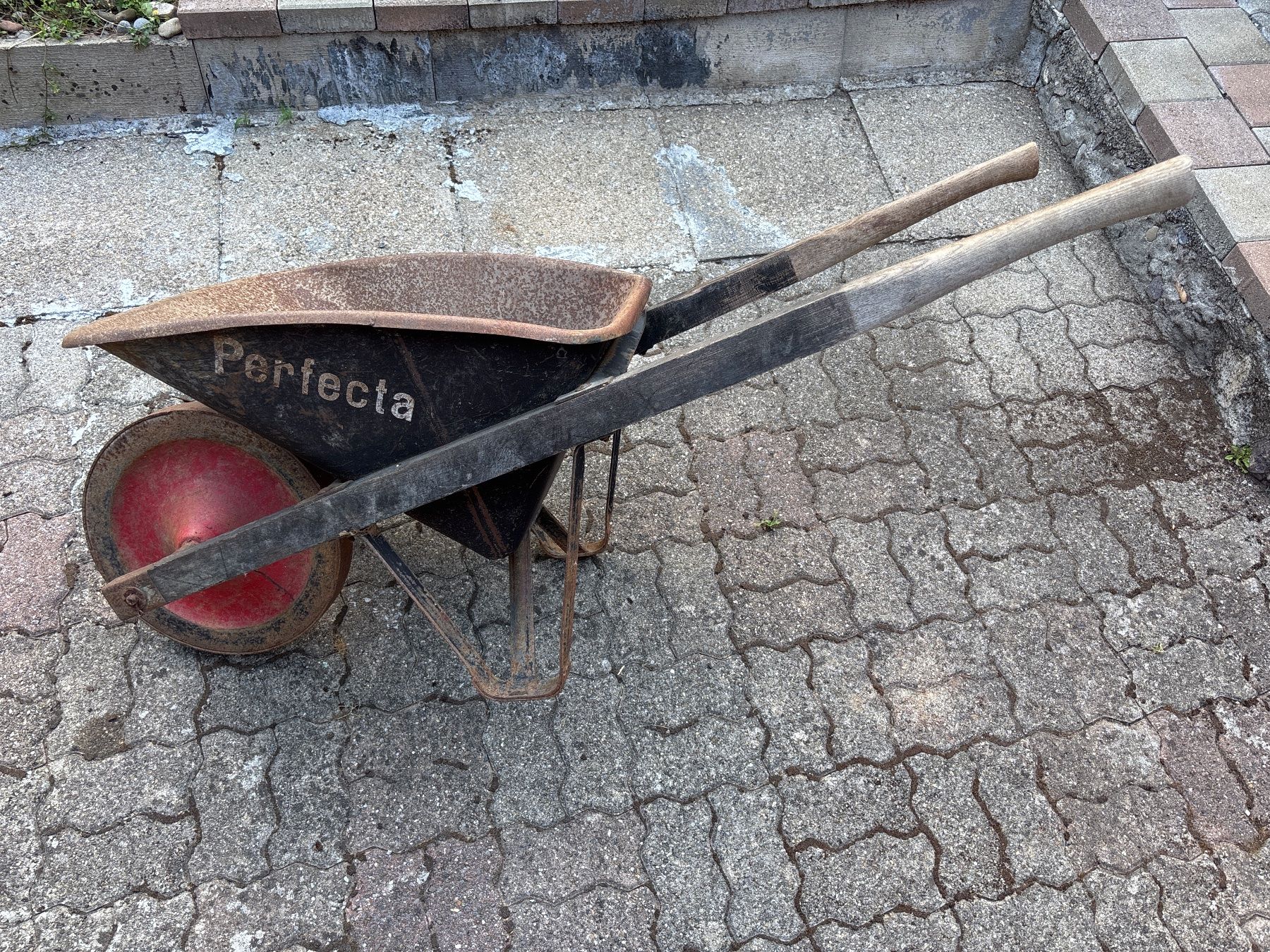 Schubkarren: Perfecta Schubkarre – Gebraucht aus Schaffhausen von luk_8ny5 1