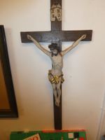 Kruzifix Jesus Christus Figur bemalt antik