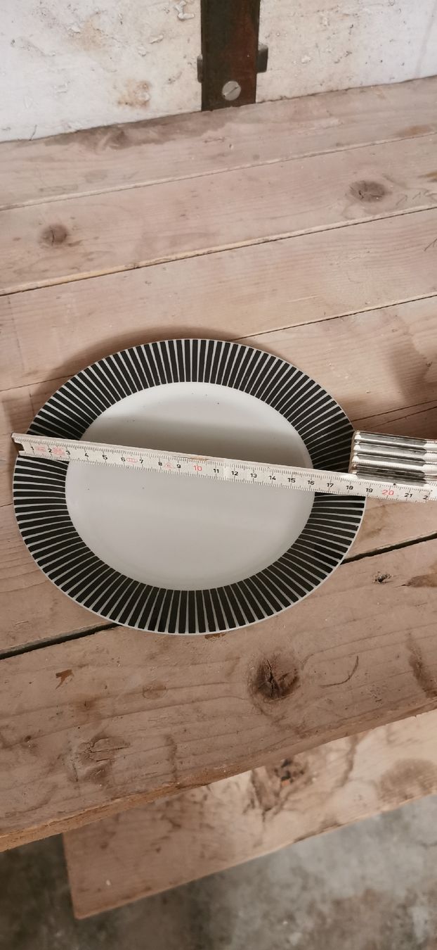 Set di piatti: Geschirrset 36 Teilig – Usato da Wyssachen venduto da Soenne 2