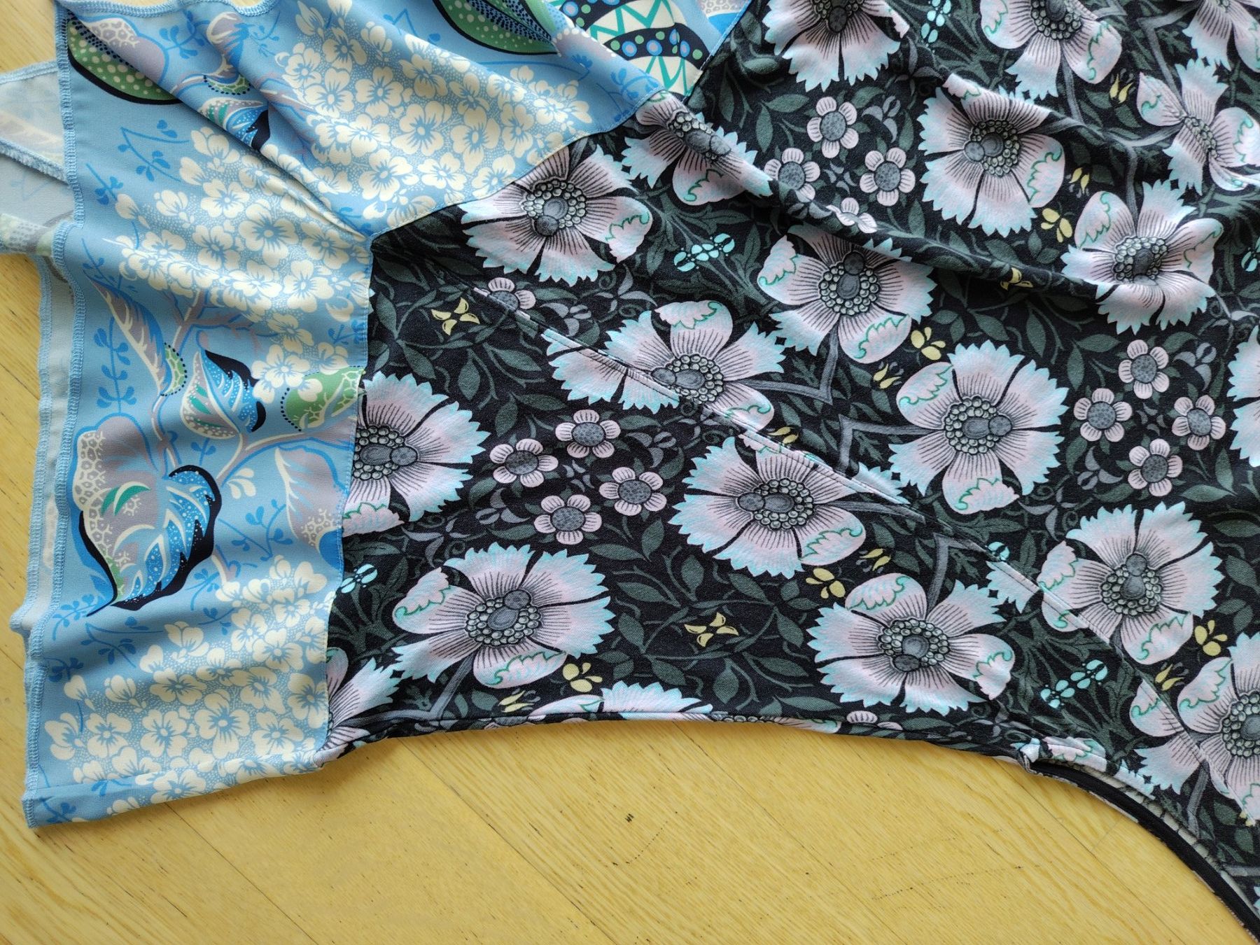Desigual Tuniche: Desigual Tunika Blau Bunt Taille XS – Usato da Buchrain venduto da QueenyHE51 8