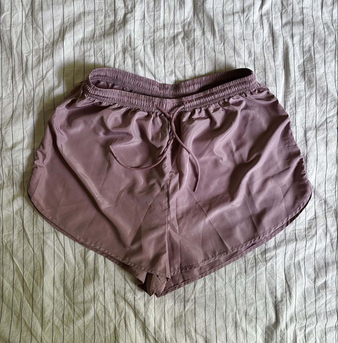H&M Pantaloni: Summer pink female shorts H&M – Usato da Villard-sur-Chamby venduto da kamila_1024