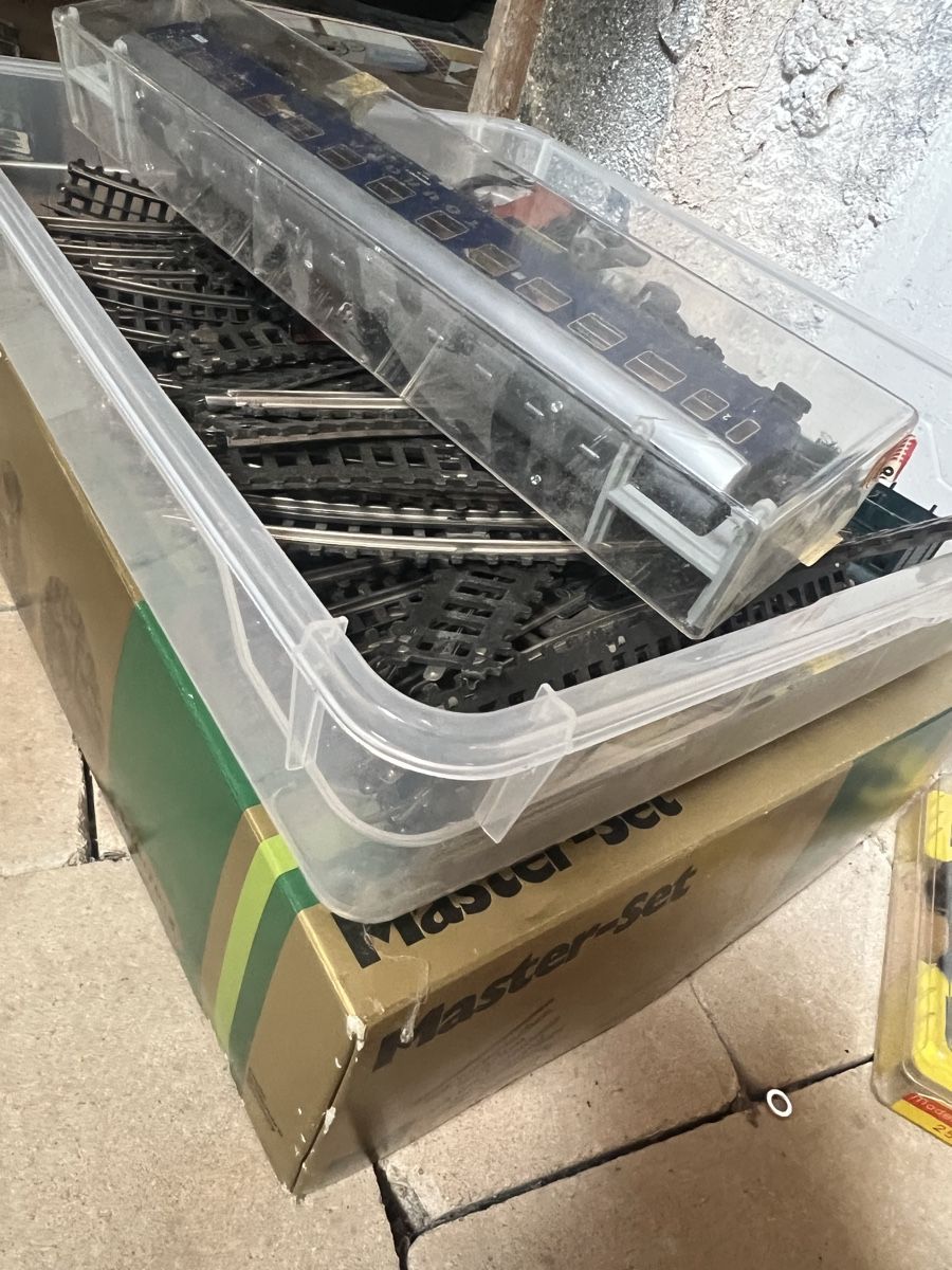 Trix Modelleisenbahnen: Minitrix Master-Set Eisenbahn Züge und Gleise mit Trafo – Gebraucht aus Basel von bellespirit