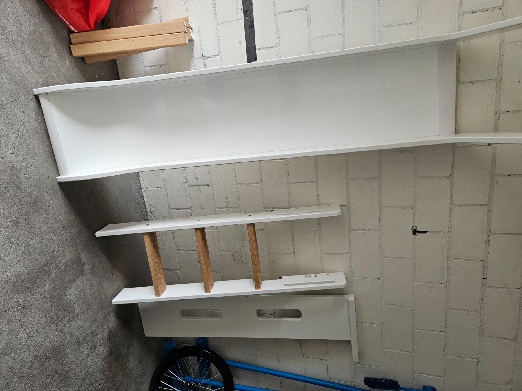 Flexa Toboggan: Weisse Kinderrutsche mit Holzstiege – D'occasion à Herisau par osm_5mb6 6