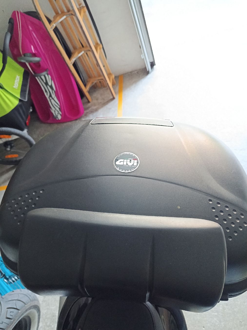 Givi Topcase: top Case Motorrad Koffer – Usato da Stansstad venduto da dsc_l6by 1