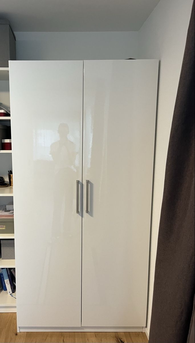Ikea Armoires: IKEA PAX Schrank (Gehäuse) – D'occasion à Erlenbach ZH par Rupfli
