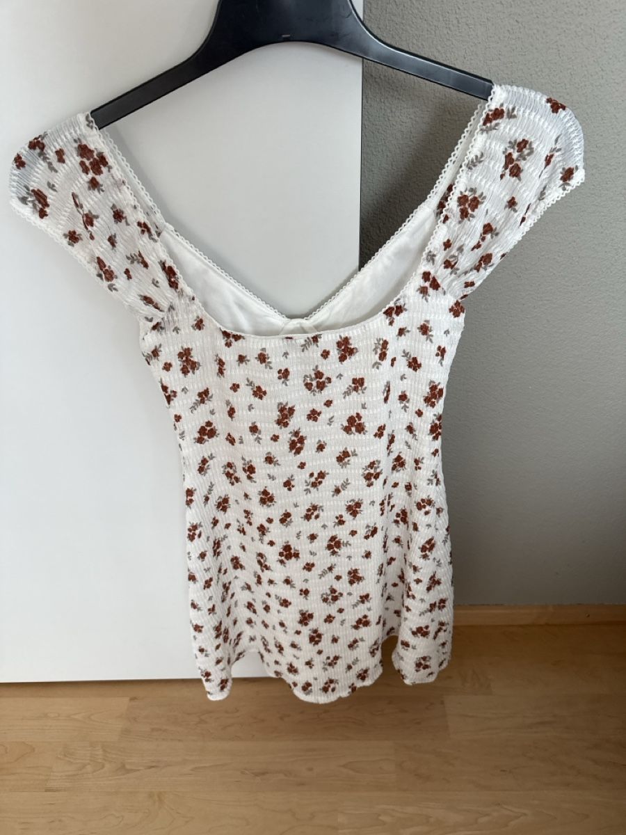 Pull&Bear Kleider: PULL&BEAR Sommerkleid Blumenmuster Weiss Grösse S – Gebraucht aus Eich von jasmingrueter 2