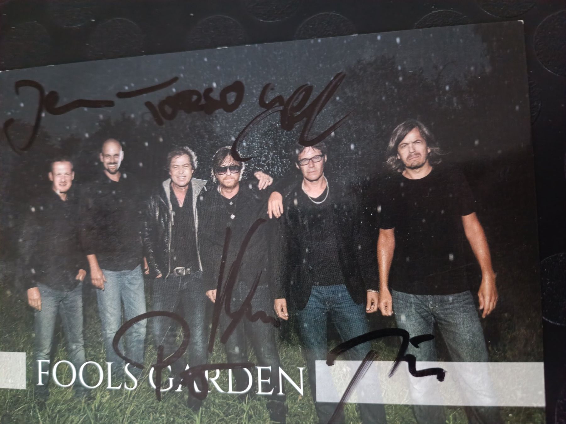 Autografi: Fools  Garden - handsignierte Autogrammkarte – Usato da Menziken venduto da Artographs