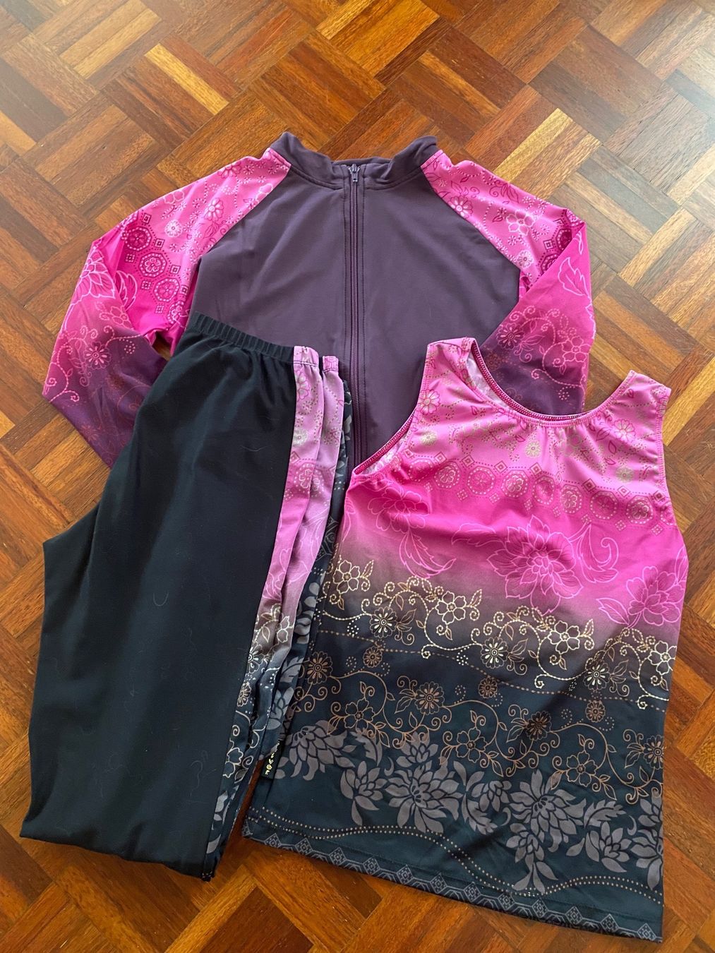 Costumi: Eiskunstlauf Trainings-Set Gr. S/M – Usato da Brügg BE venduto da rutschimedizin