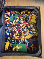 riesige Kiste voll Legos