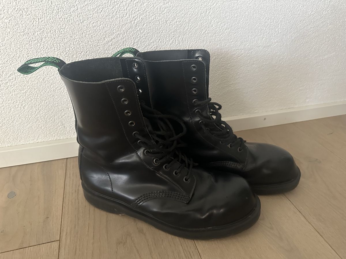 Scarpe da uomo: Solovair Stiefel schwarz 43 – Usato da Altendorf venduto da Quietwater