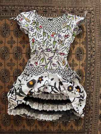 Kleid mit Blumenmuster und Rüschen, aus Italien