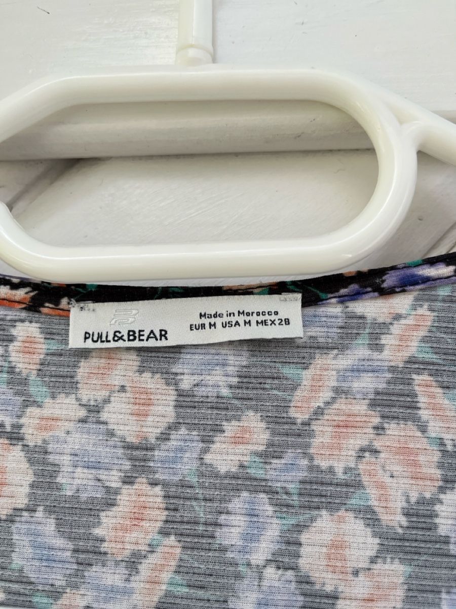 Pull&Bear Robes: Pull&Bear Blumenkleid schwarz Grösse L, guter Zustand, – D'occasion à Niederhasli par Suneblueme 1