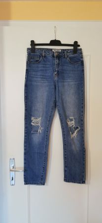 Jeans aux genoux troués