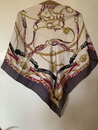 Foulard 🌺🌸 en soie motif chaînes et ceintures 🌸