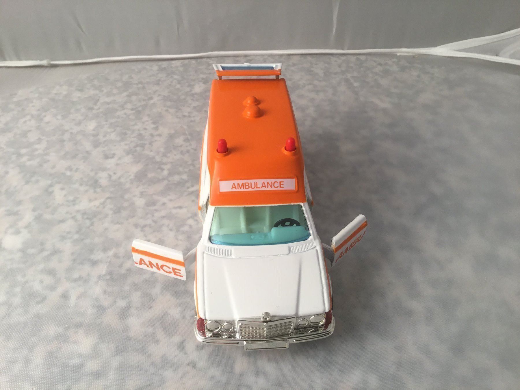 Mercedes-Benz Modellautos: Mercedes Ambulance, 1:32 – Neu und originalverpackt aus Erlenbach im Simmental von Model_box 7