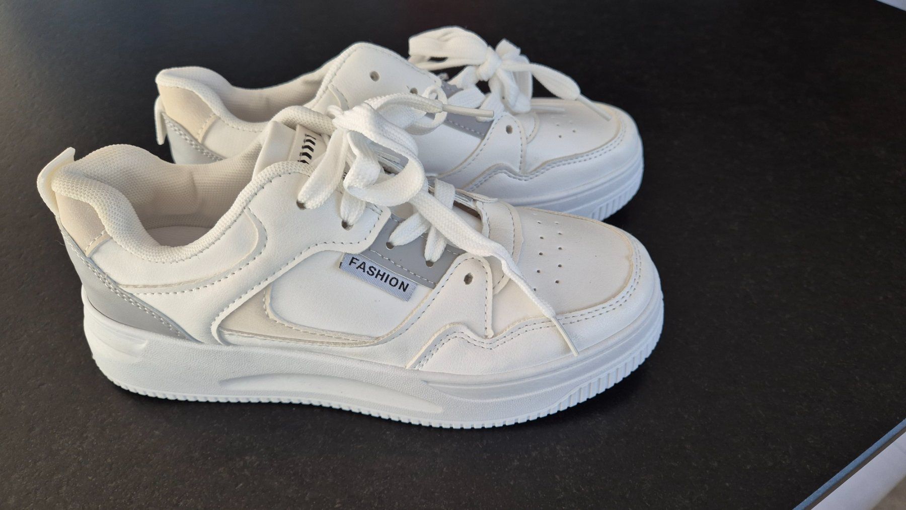 Scarpe da donna: Sneaker Damen 36/37 – Usato da Brügg BE venduto da Tub_san 1