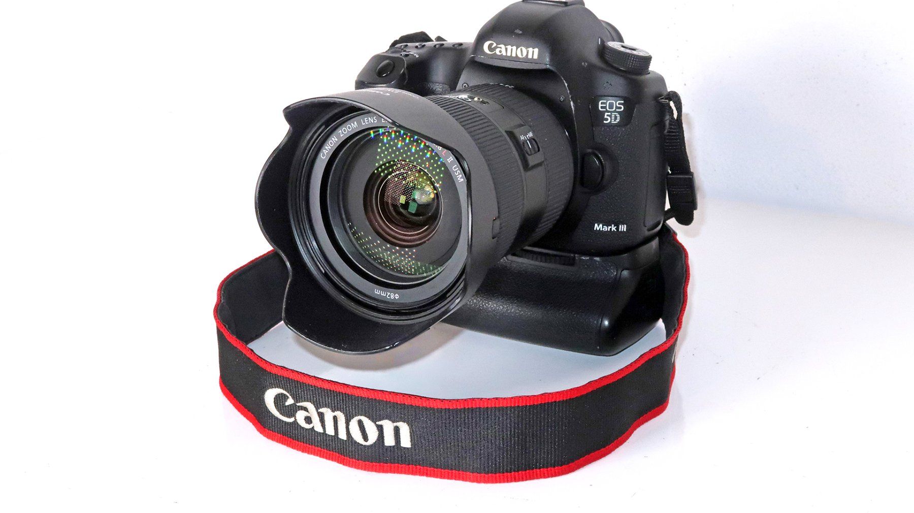 Canon Appareil photo: Canon EOS 5D Mark III Digitalkamera mit Objektiv und Blitz – D'occasion à Uster par Mruedis