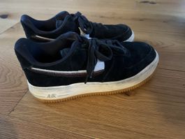 Nike Air Force 1 en daim noir - Taille 36 - État top!