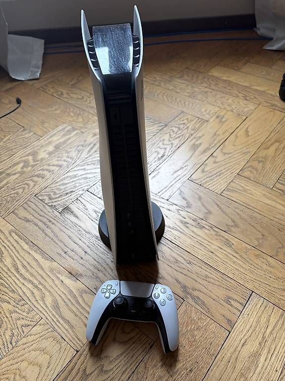 Sony Console: Playstation + manette – Usato da Valangin venduto da Supernico36100 3