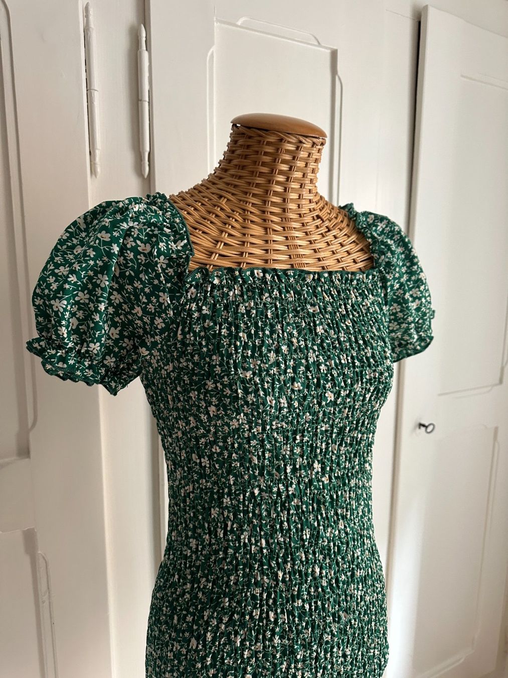 Shein Vestiti: SHEIN - Stretch Kleid grün-weiss 34 – Usato da Zürich venduto da Diazaio 1