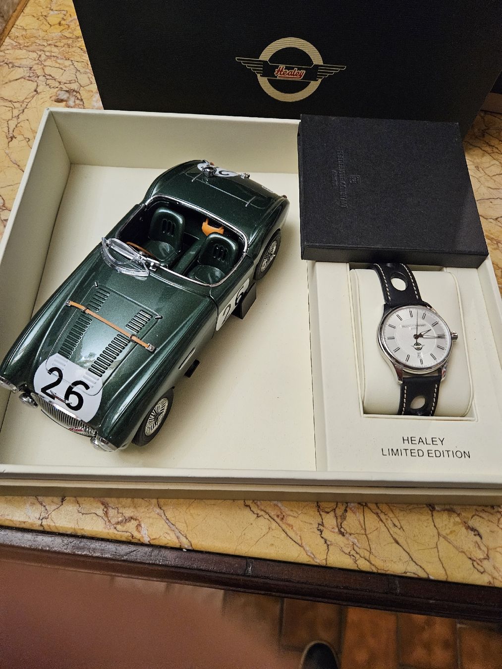 Frederique Constant Orologi: montre FRÉDÉRIQUE CONSTANT et AUSTIN HEALEY avec coffret – Nuovo e nell'imballaggio originale da Cortaillod venduto da lemaurice01