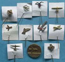 Lot — 11 x Abzeichen Fliegerei (Swissair)