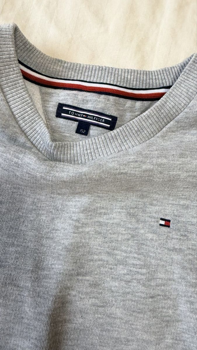 Tommy Hilfiger Lotti & Set di vestiti: Tommy Hilfiger Set (Pullover + Hose) Gr. 140/152 – Nuovo (secondo la descrizione) da Bonstetten venduto da AngelaF23 2